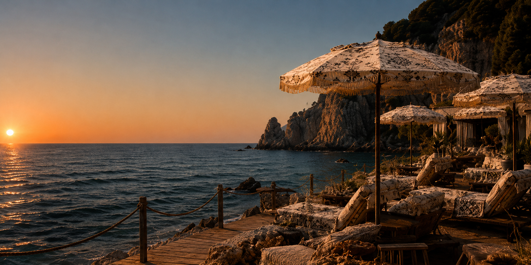 Côte méditerranéenne au coucher du soleil